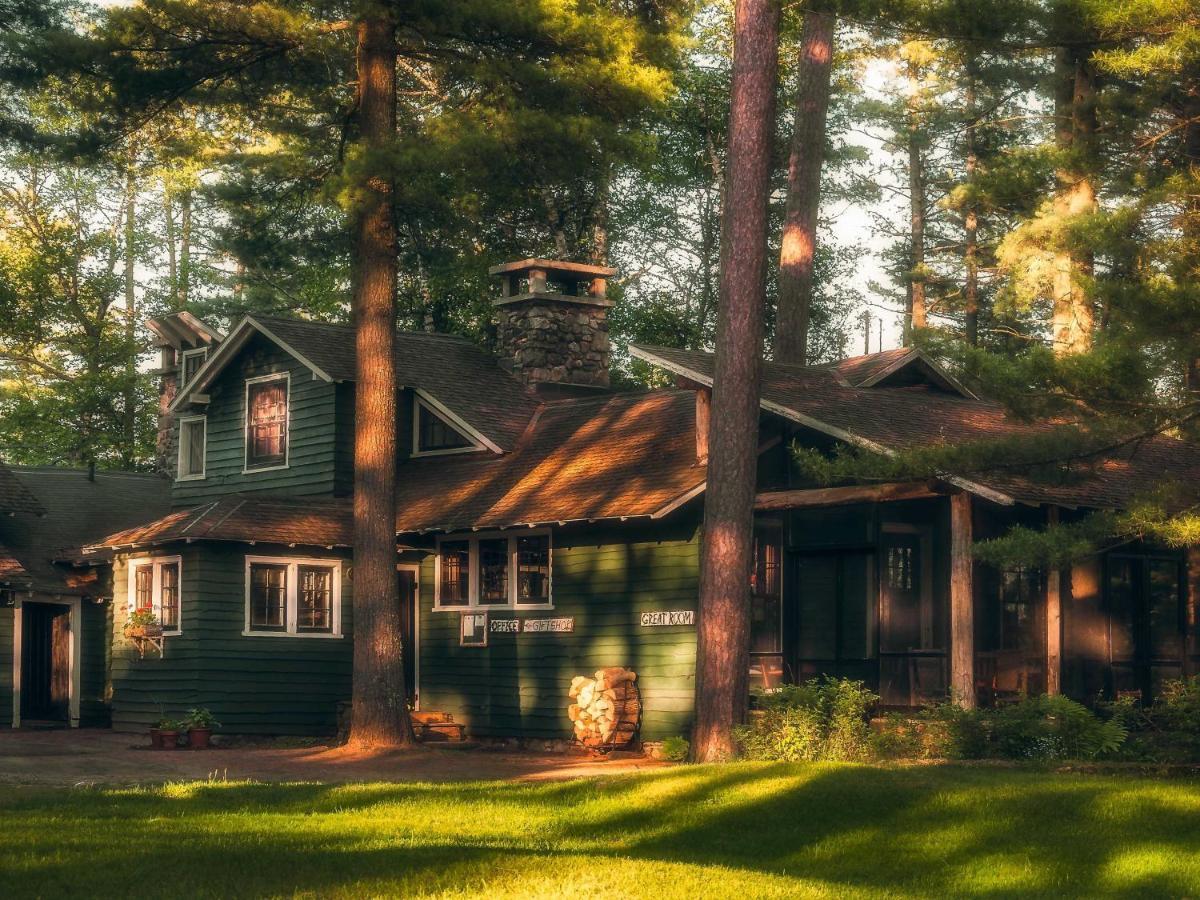 Hotel White Pine Camp à Paul Smiths Extérieur photo